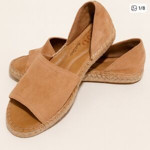 NEW BORN Women's, Seak Sandal Orange Pale 7.5M